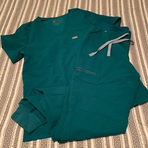 FIGS “Hunter Green” Medium Scrub Set
